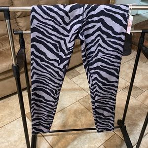 NWOT Jessica Simpson animal print workout pants